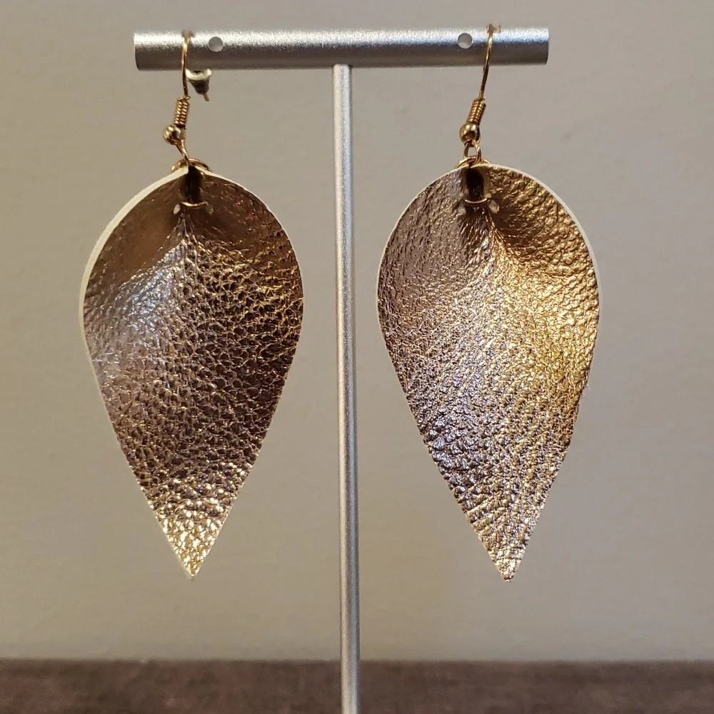 60. 3 Felt Dangle Earrings - Picture 4 of 11